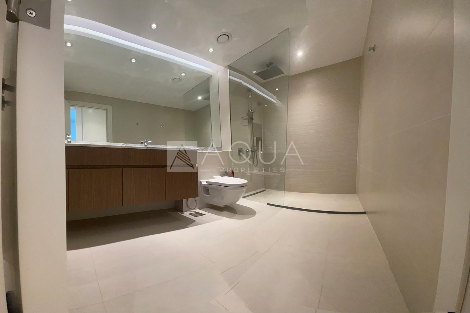 UNFURNISHED | PRIVATE BEACH | PRIME LOCATION