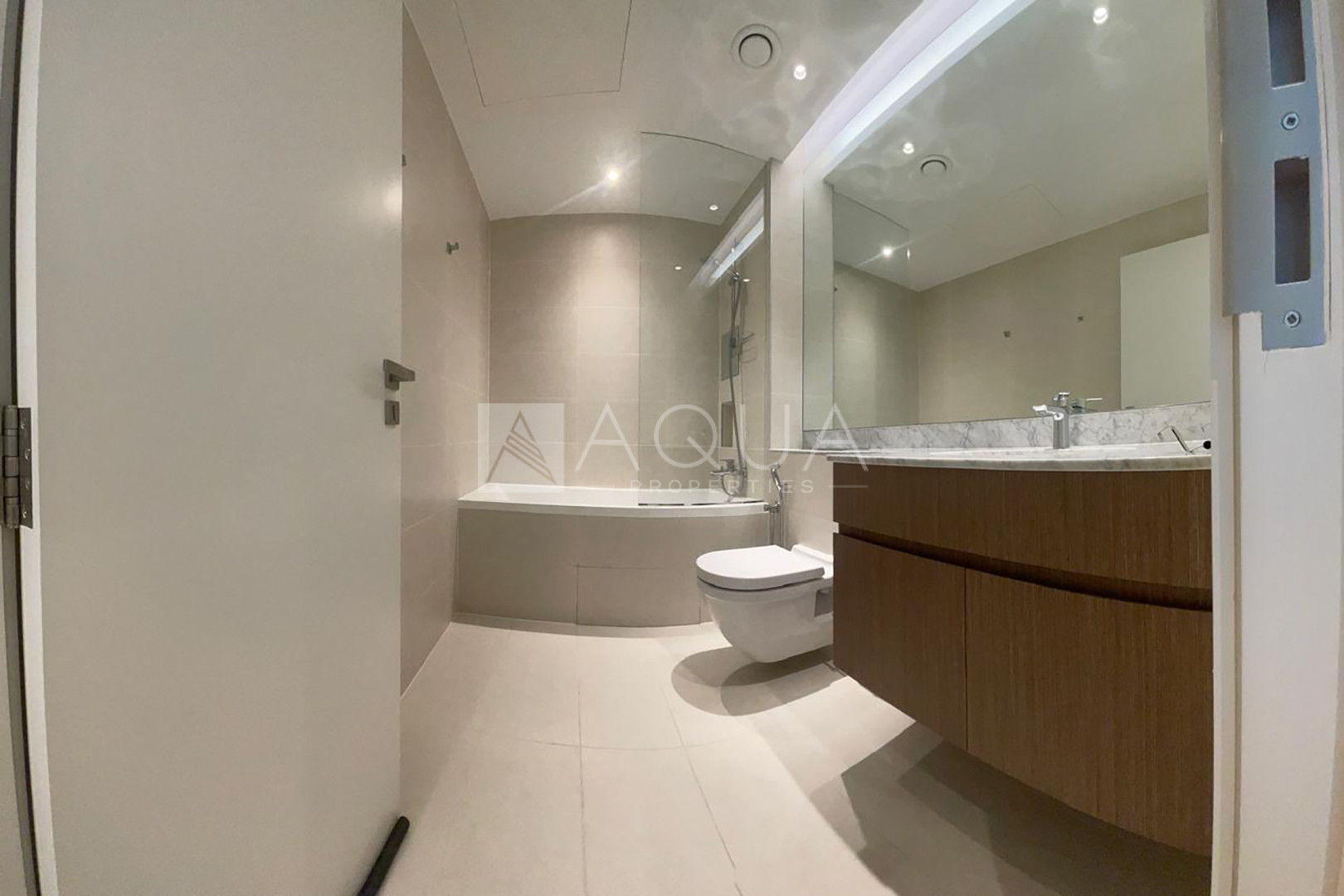 UNFURNISHED | PRIVATE BEACH | PRIME LOCATION