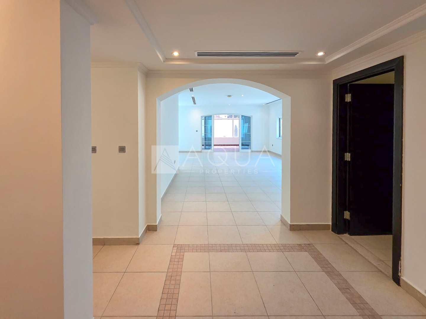 Semi Upgraded | Corner Plot | Multiple Options