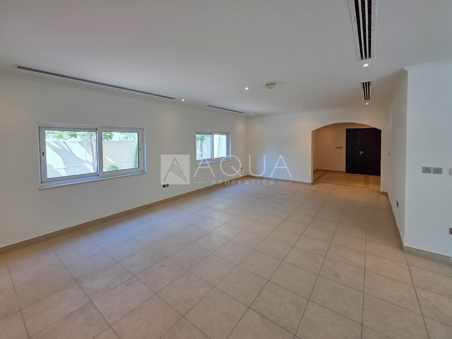 Semi Upgraded | Corner Plot | Multiple Options