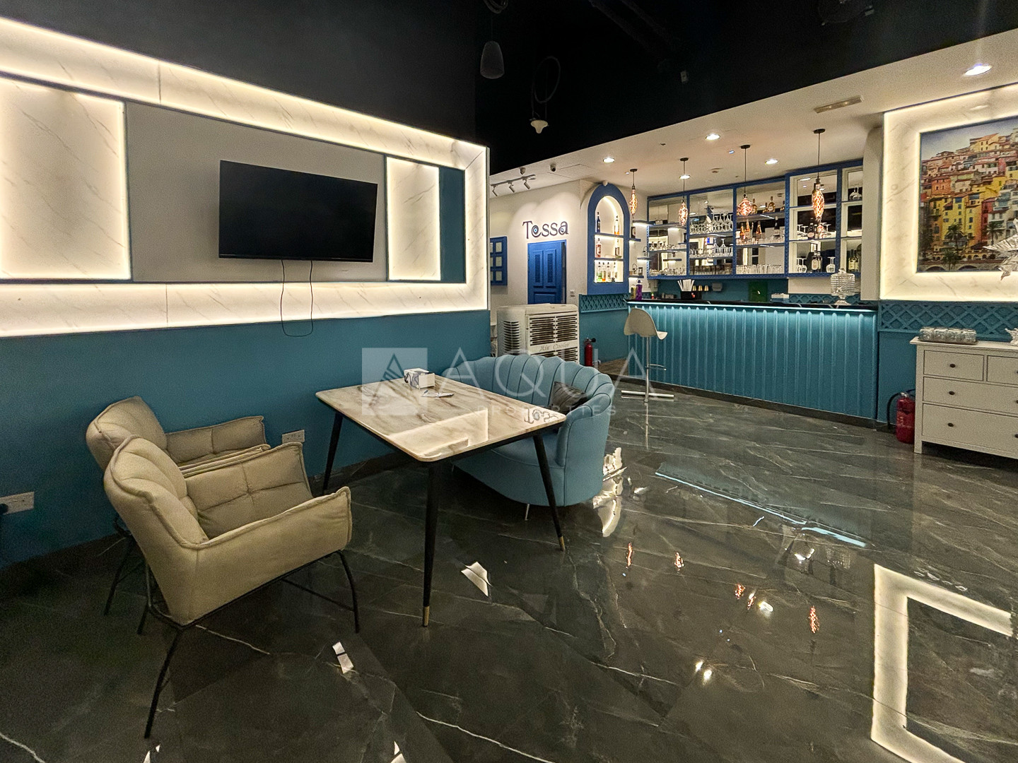 Fitted retail| Facing canal| Available  