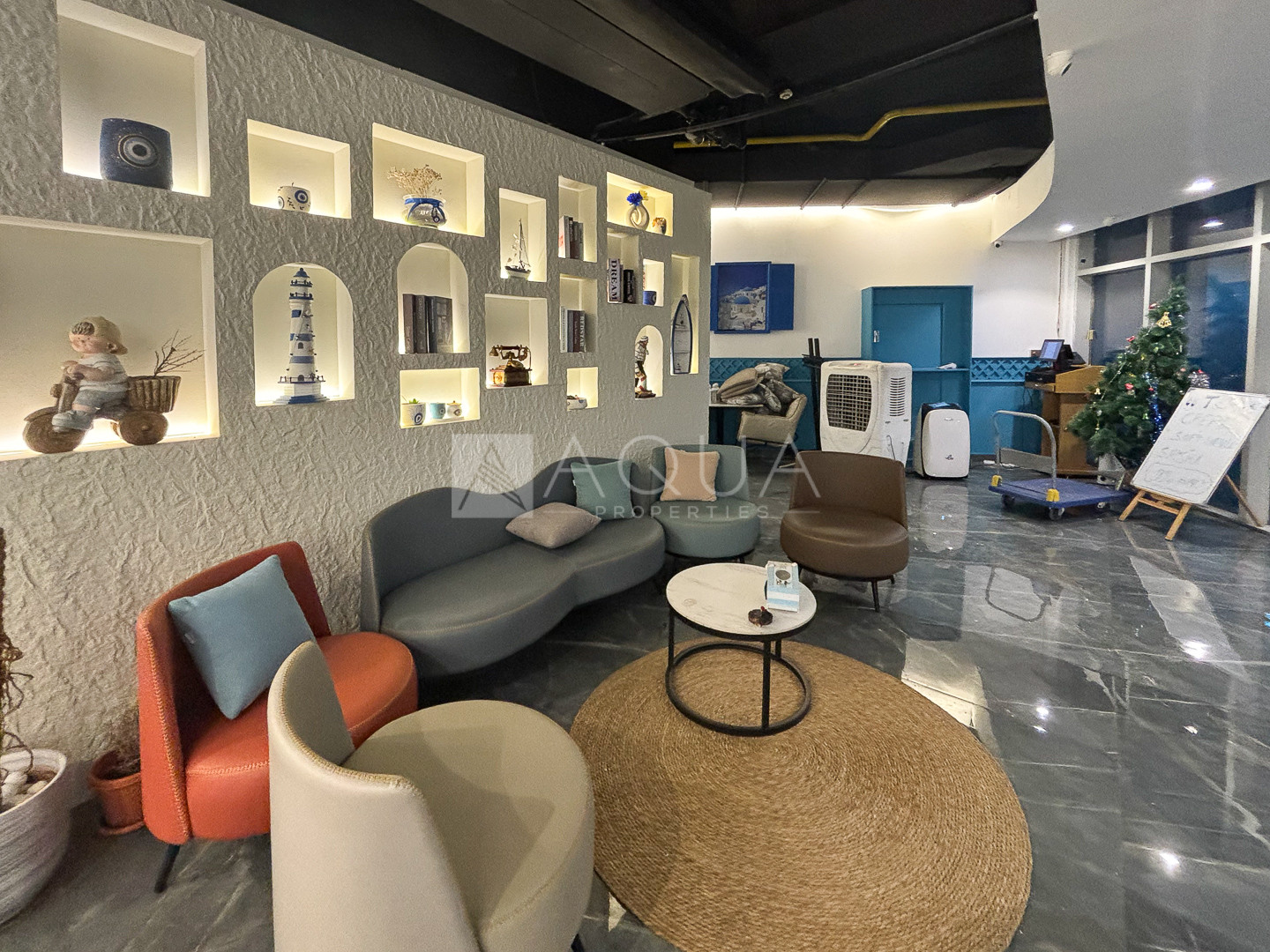 Fitted retail| Facing canal| Available  