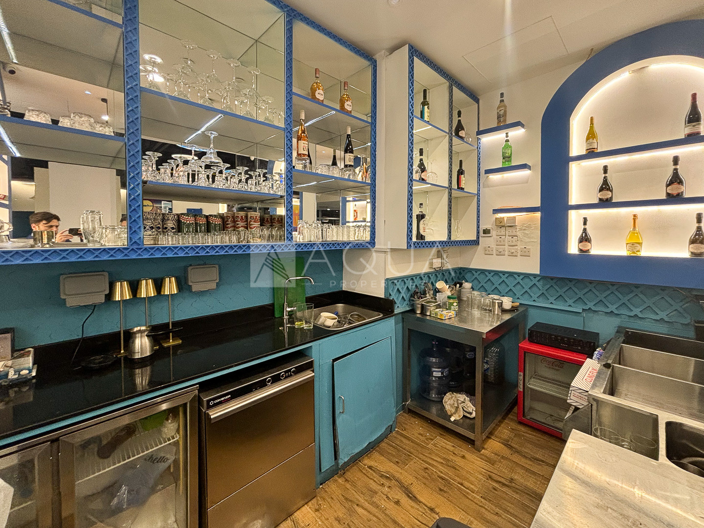 Fitted retail| Facing canal| Available  