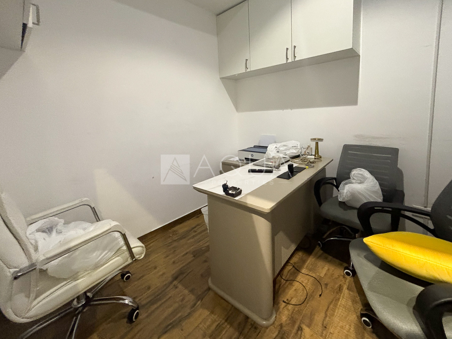 Fitted retail| Facing canal| Available  