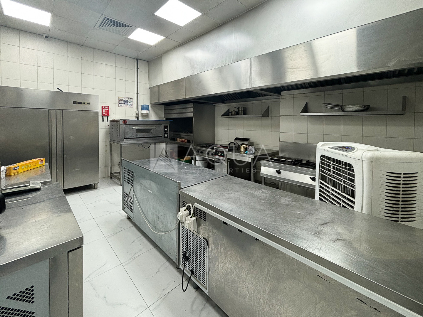 Fitted retail| Facing canal| Available  