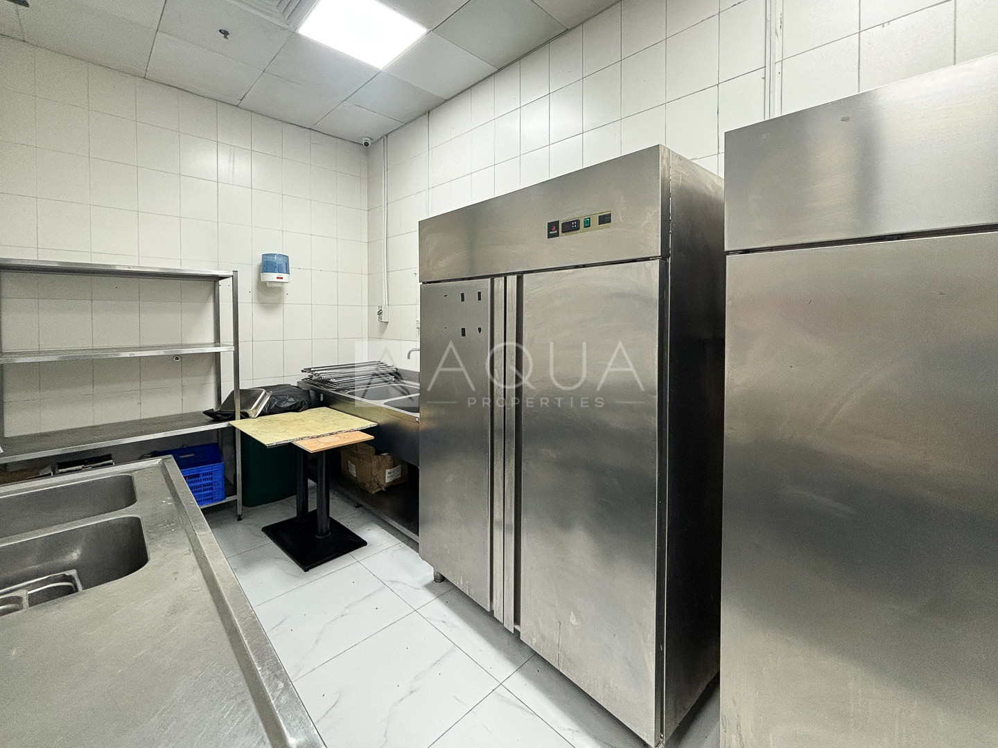 Fitted retail| Facing canal| Available  