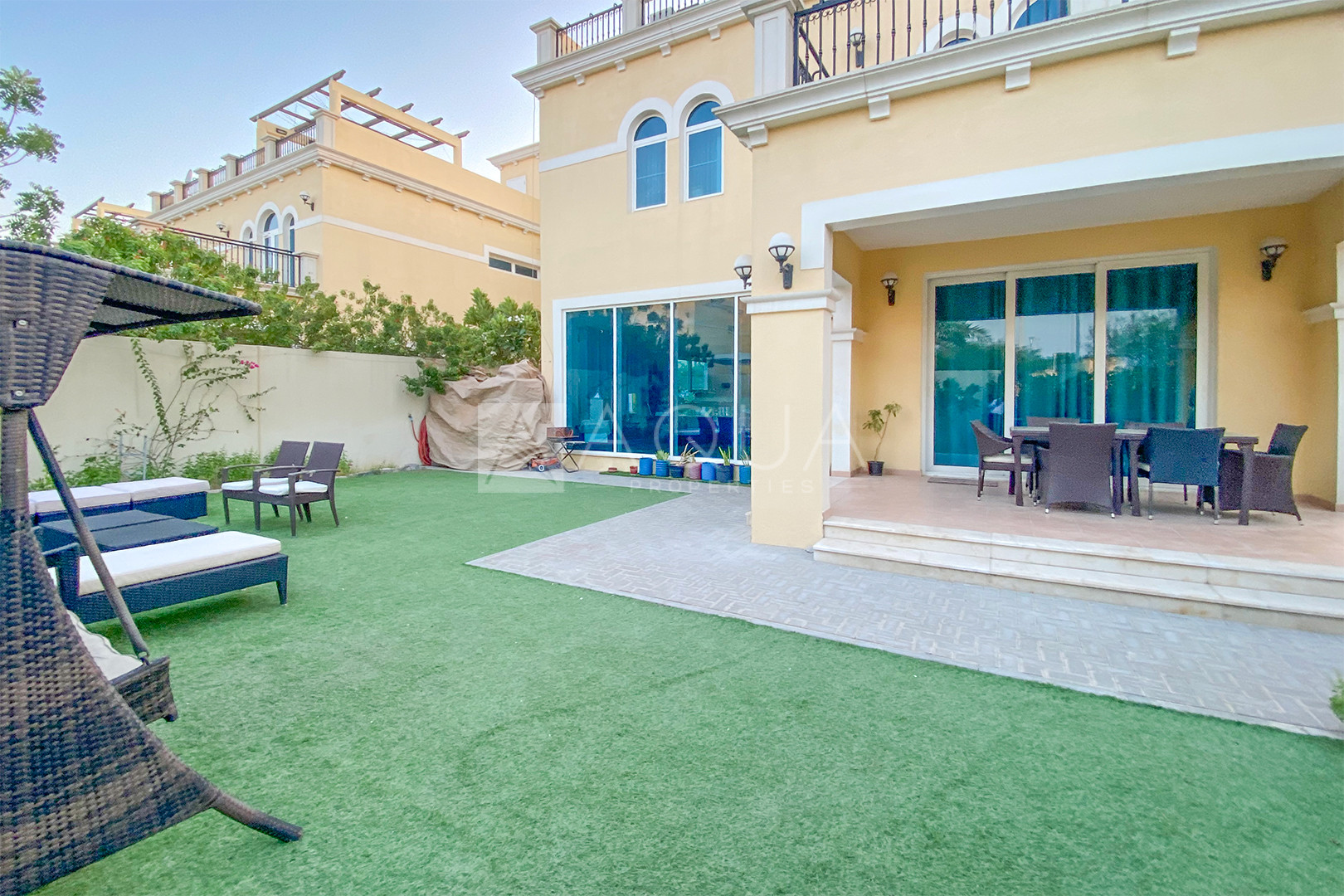 Exclusive 4 Bed | Near Park | Prime Corner Plot