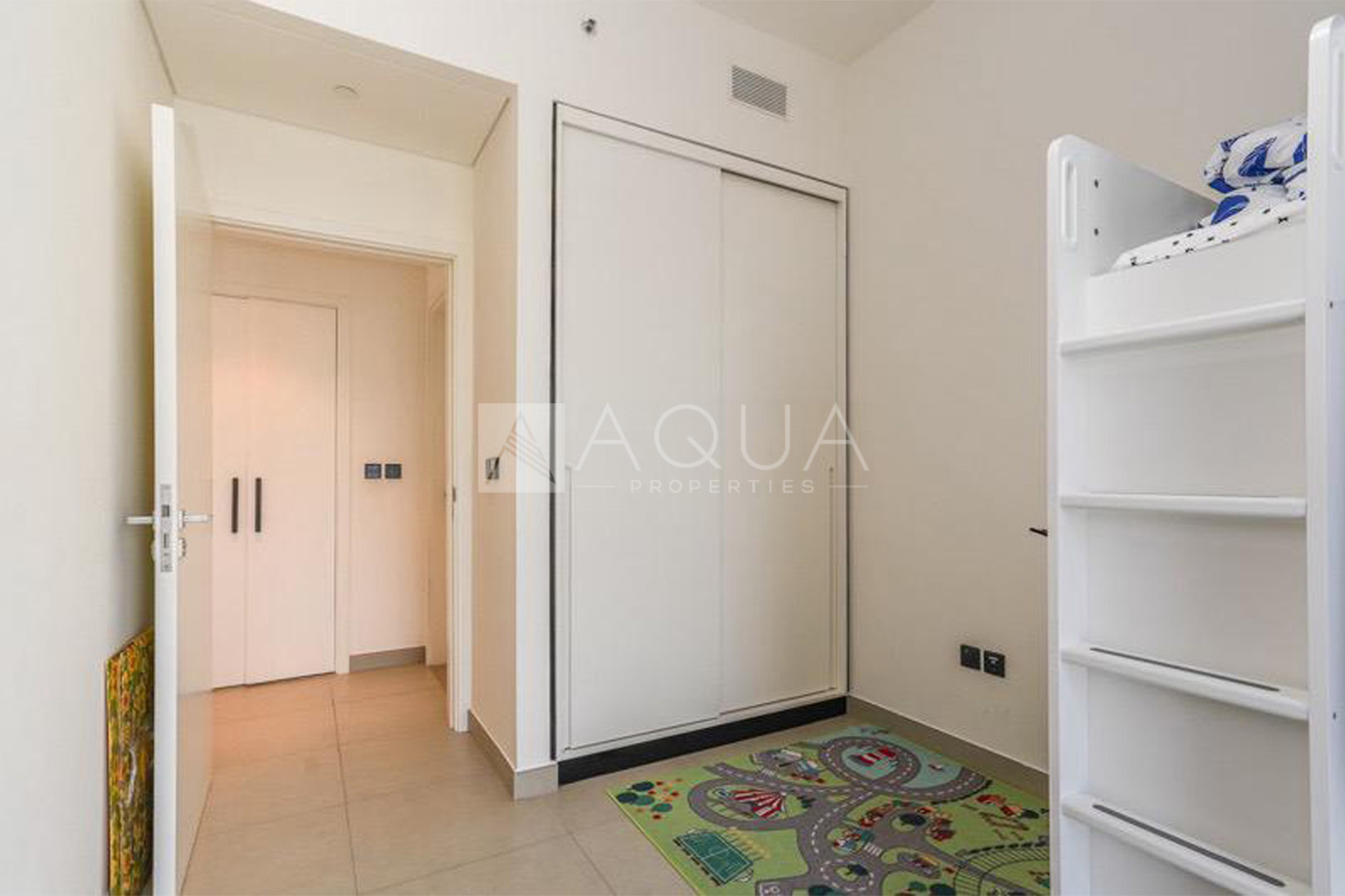 Corner Unit | Mall View | Large Layout  