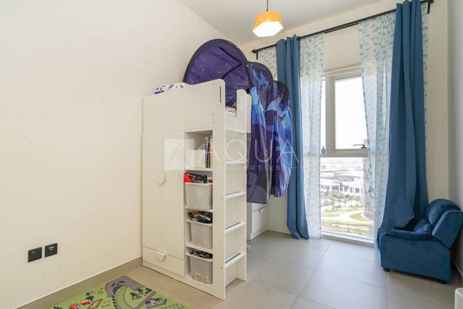 Corner Unit | Mall View | Large Layout  