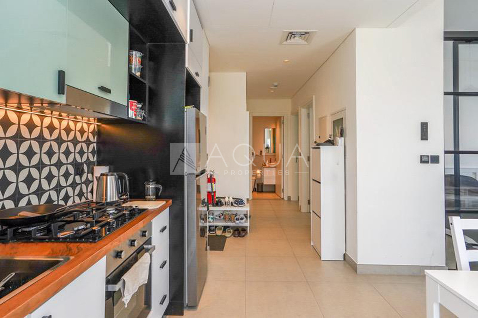 Corner Unit | Mall View | Large Layout  