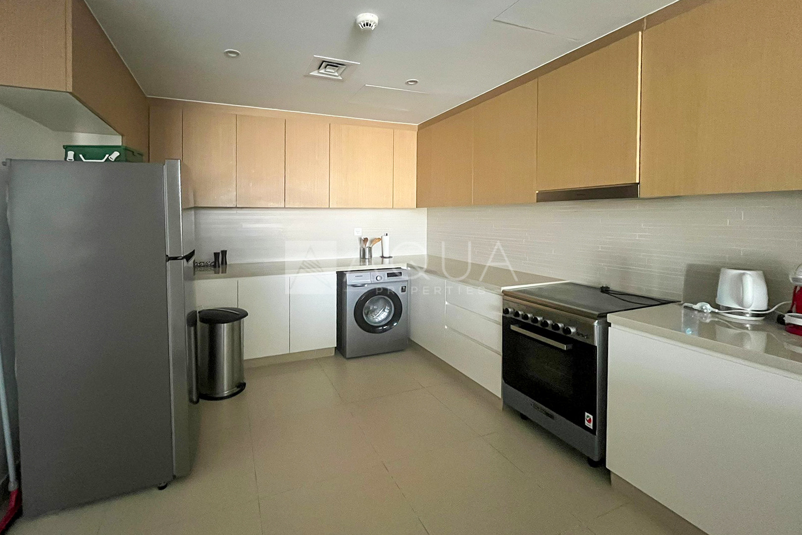 Fully Furnished l Vacant l Ain View     