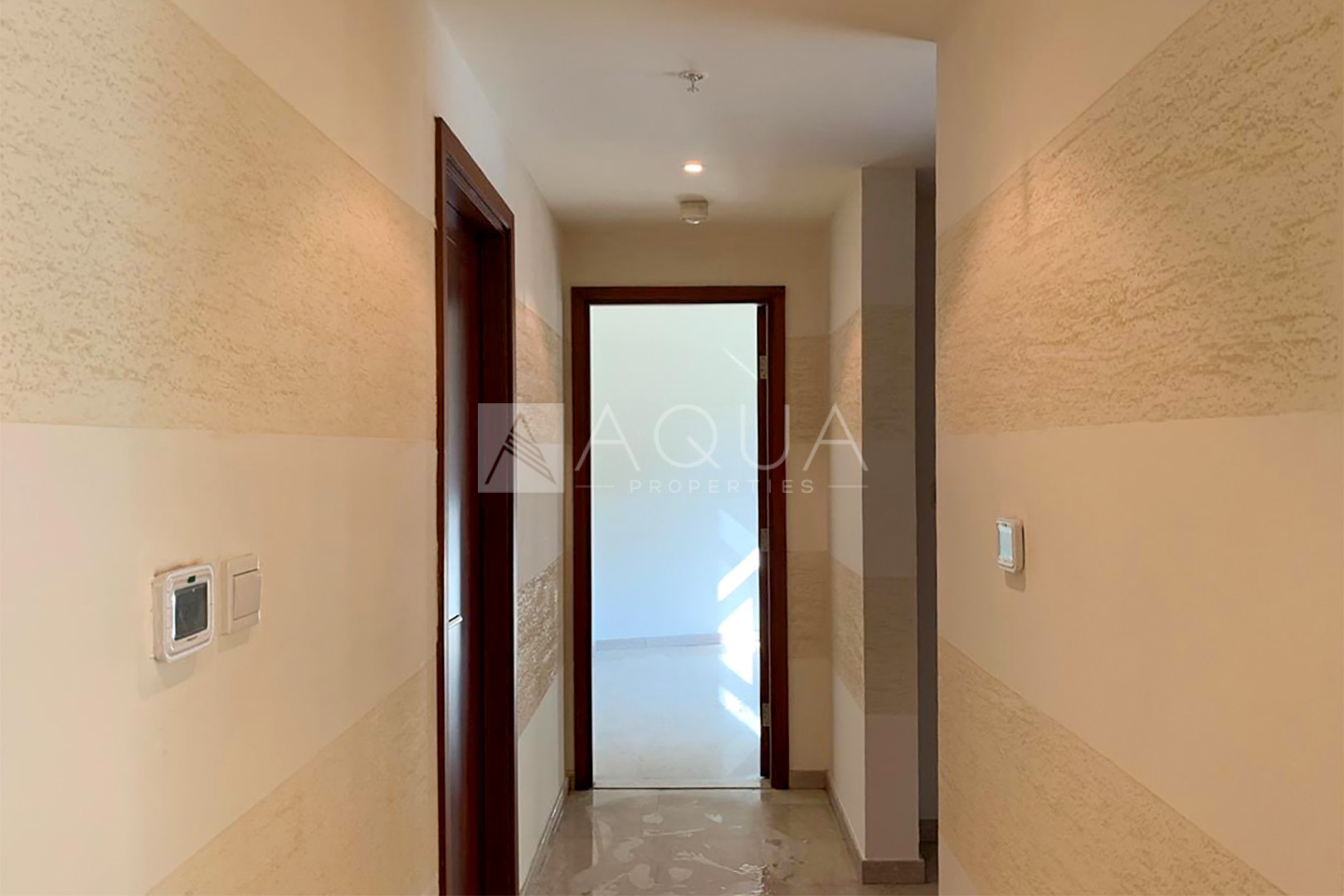 DOWNTOWN DUPLEX  | HUGE LAYOUT | PRIVATE GARDEN