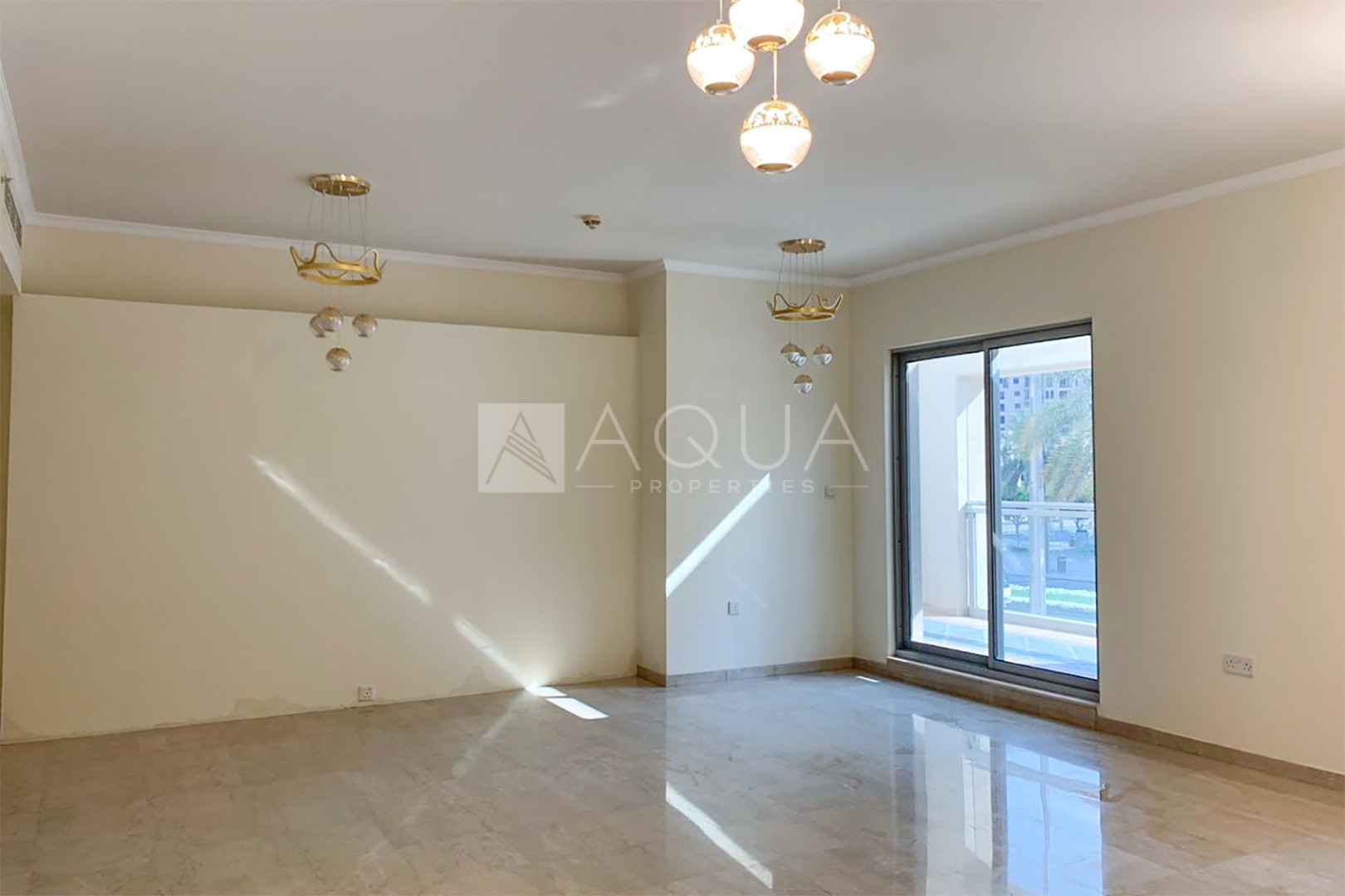 DOWNTOWN DUPLEX  | HUGE LAYOUT | PRIVATE GARDEN