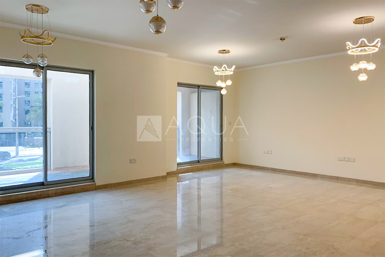 DOWNTOWN DUPLEX  | HUGE LAYOUT | PRIVATE GARDEN