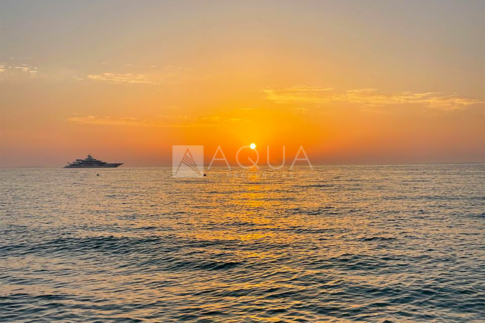 FURNISHED | MODERN LIVING | PRIVATE BEACH 