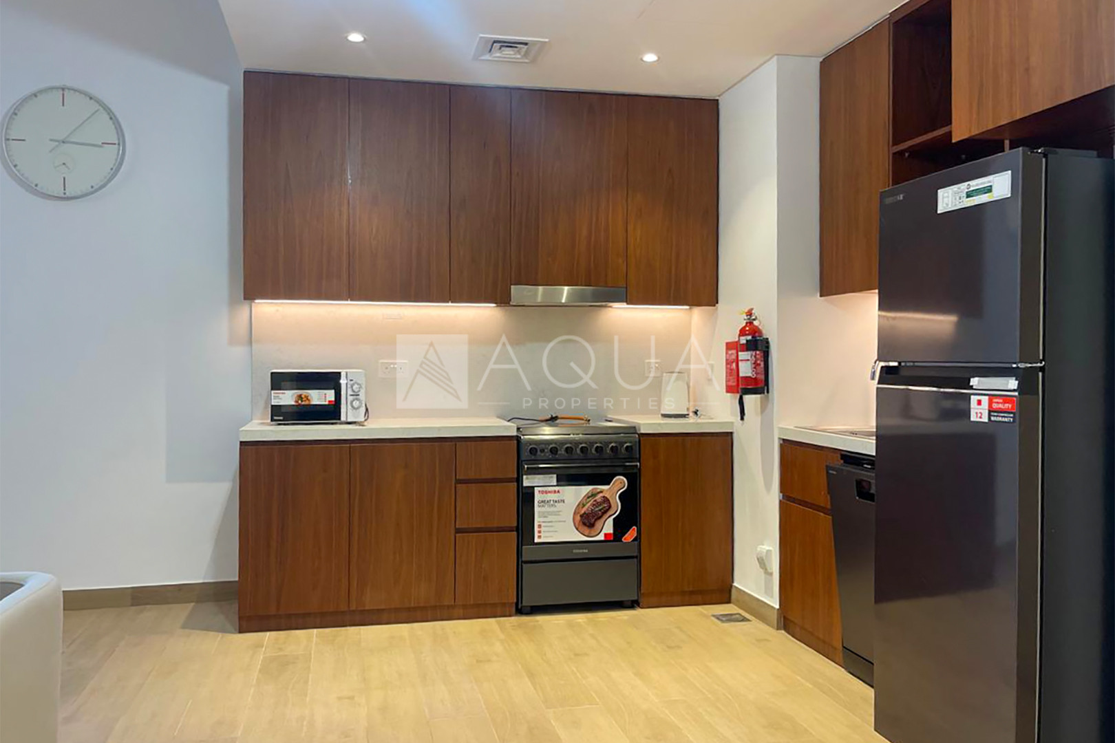 FURNISHED | MODERN LIVING | PRIVATE BEACH 