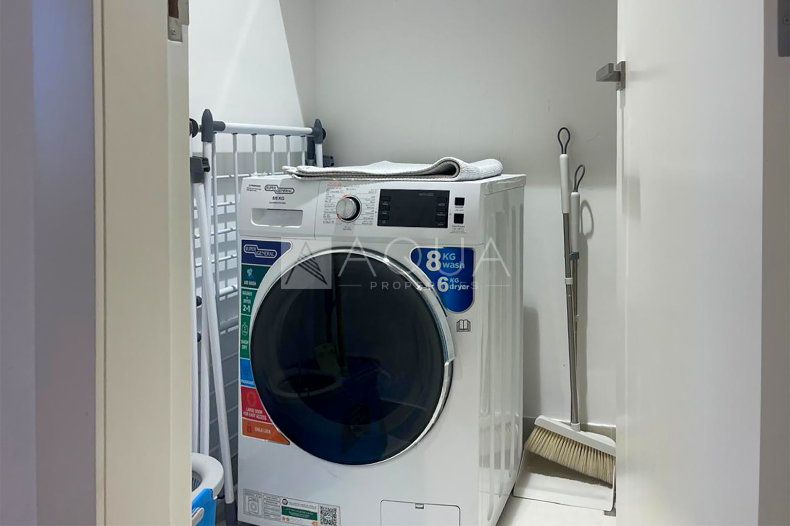 FURNISHED | MODERN LIVING | PRIVATE BEACH 