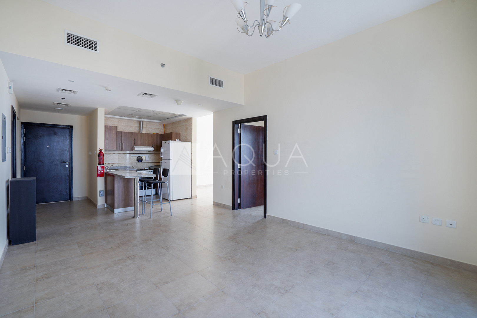 1+Study l Spacious Apt l With Parking   