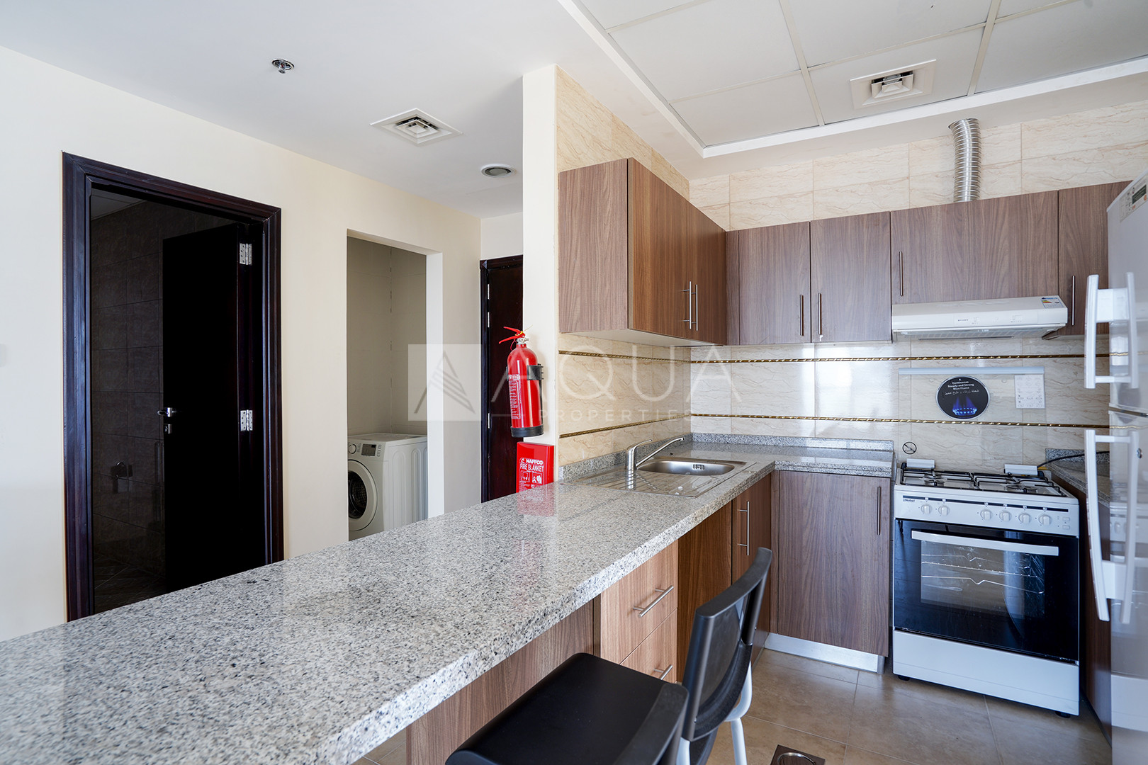 1+Study l Spacious Apt l With Parking   