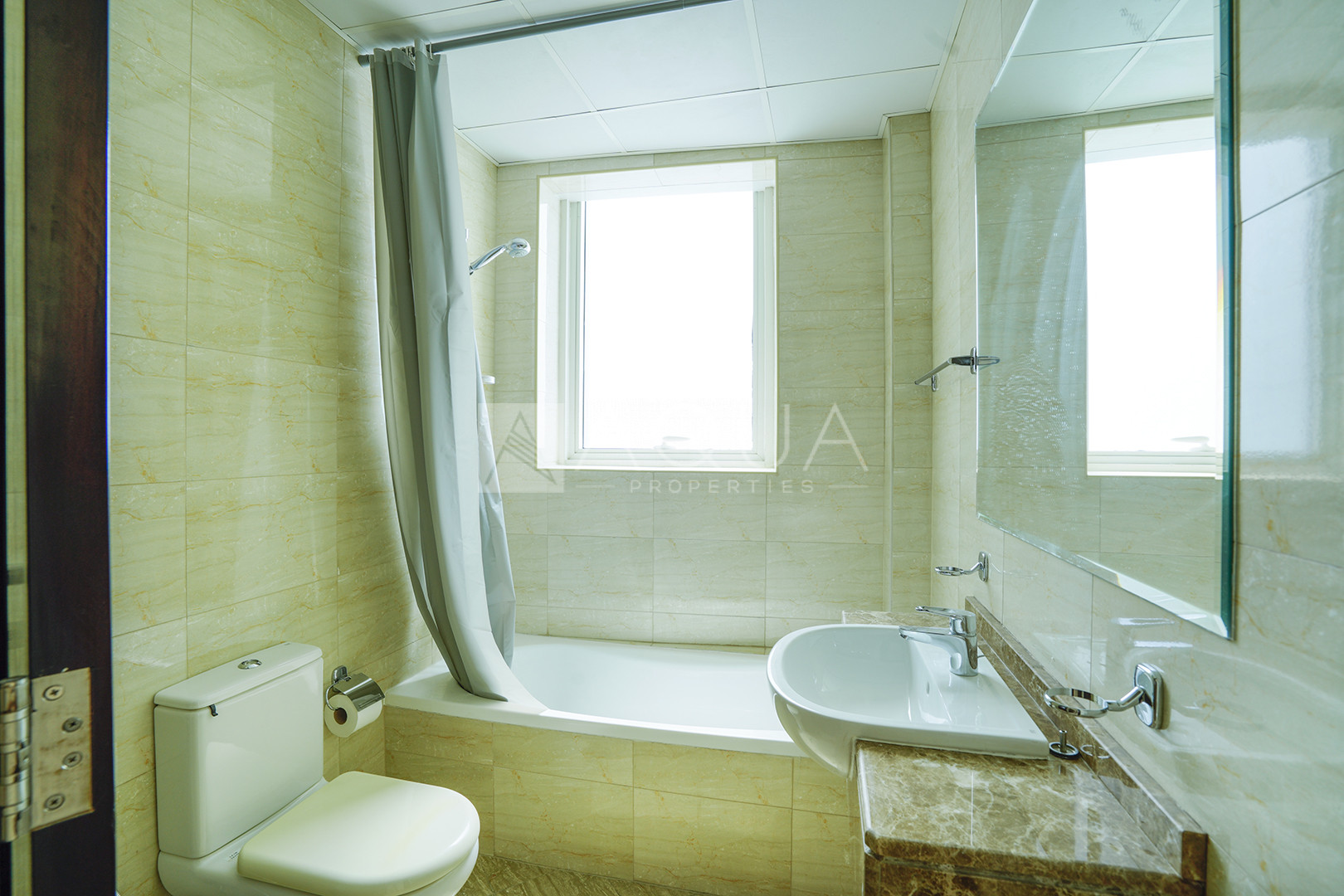 1+Study l Spacious Apt l With Parking   