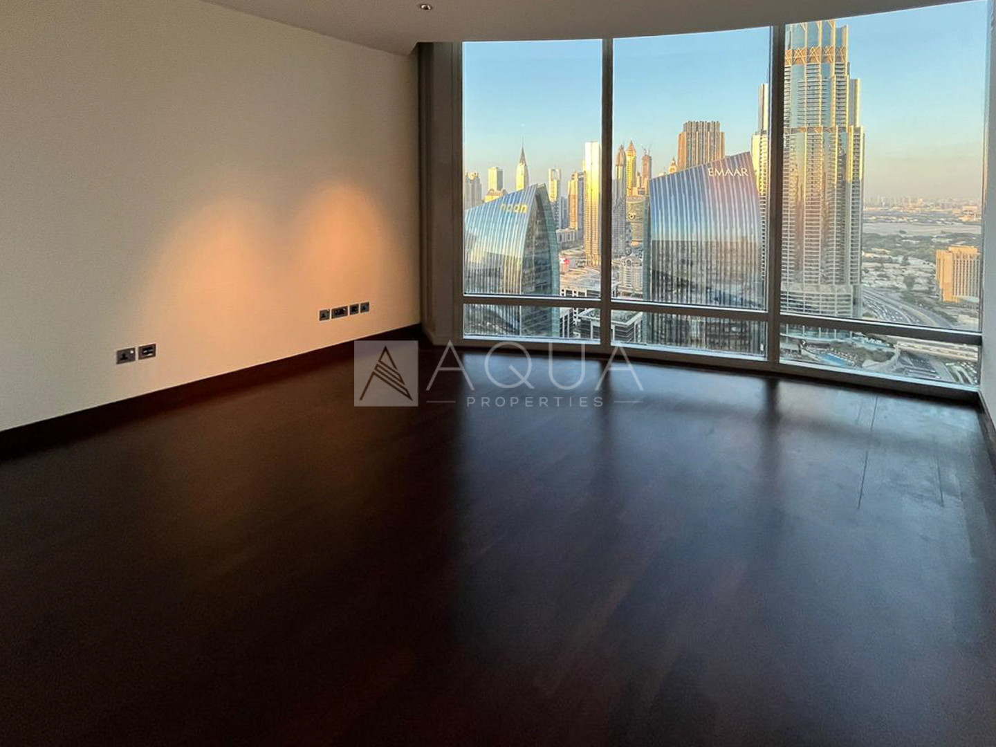 1-Bedroom Apartment with Boulevard View for Rent in Burj Khalifa 