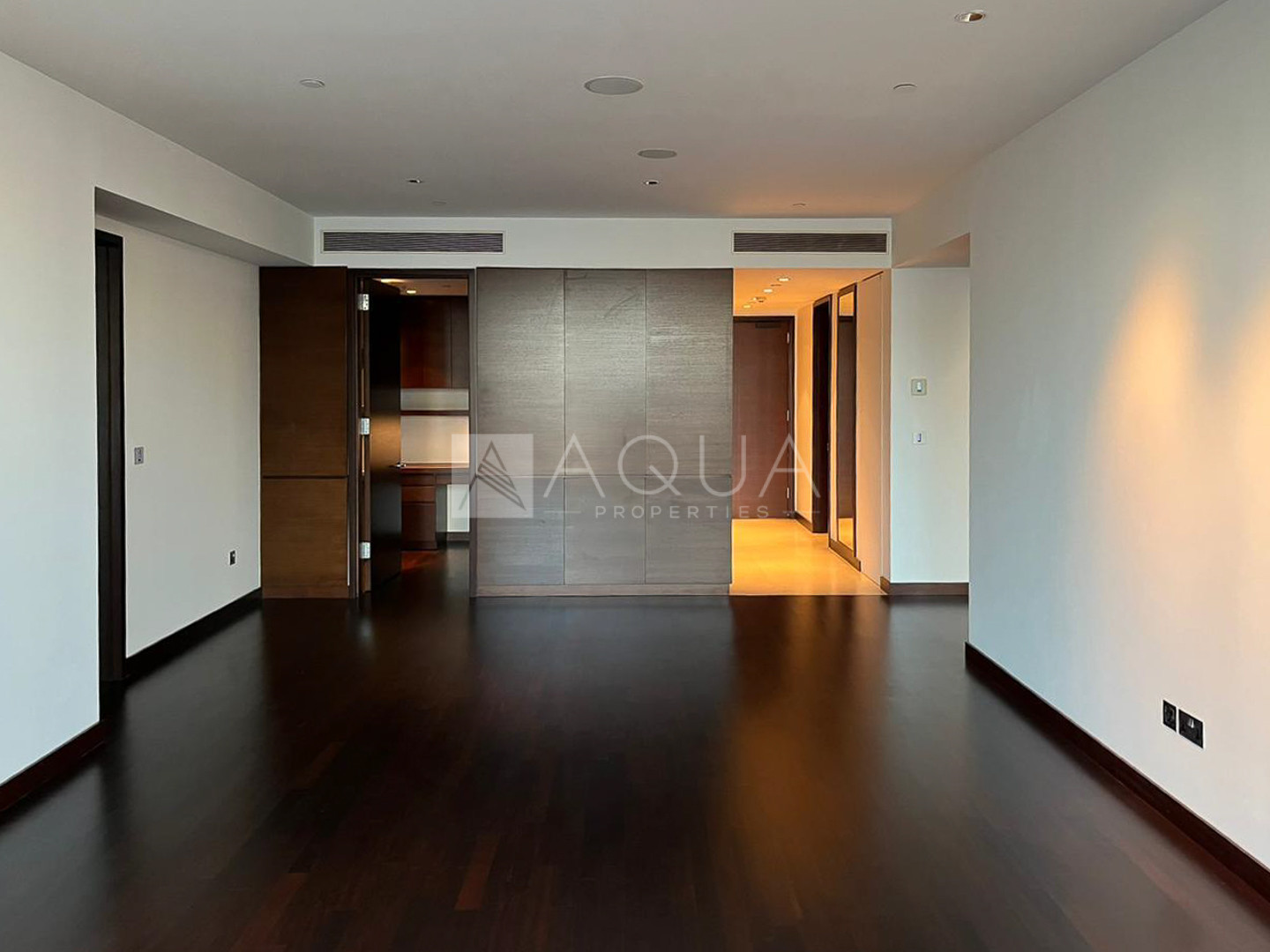 1-Bedroom Apartment with Boulevard View for Rent in Burj Khalifa 