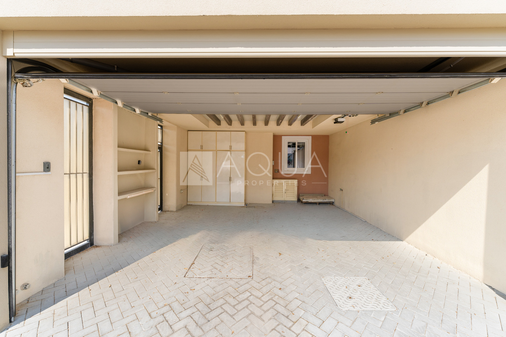 CORNER UNIT | SINGLE ROW | READY TO MOVE