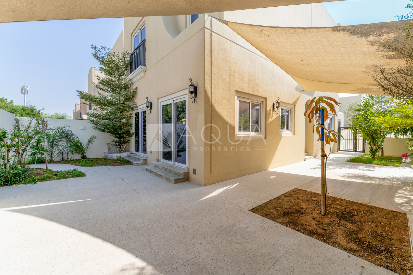 CORNER UNIT | SINGLE ROW | READY TO MOVE