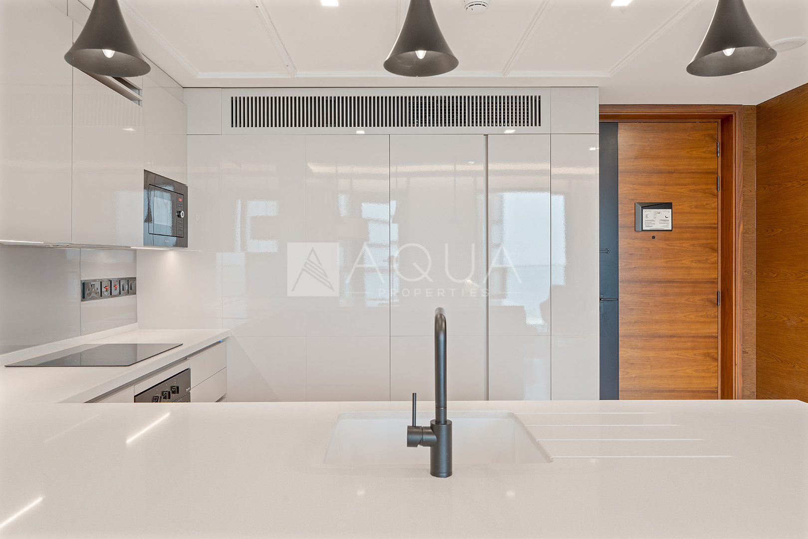 Skyline Living | 1-Bedroom | Waterfront 