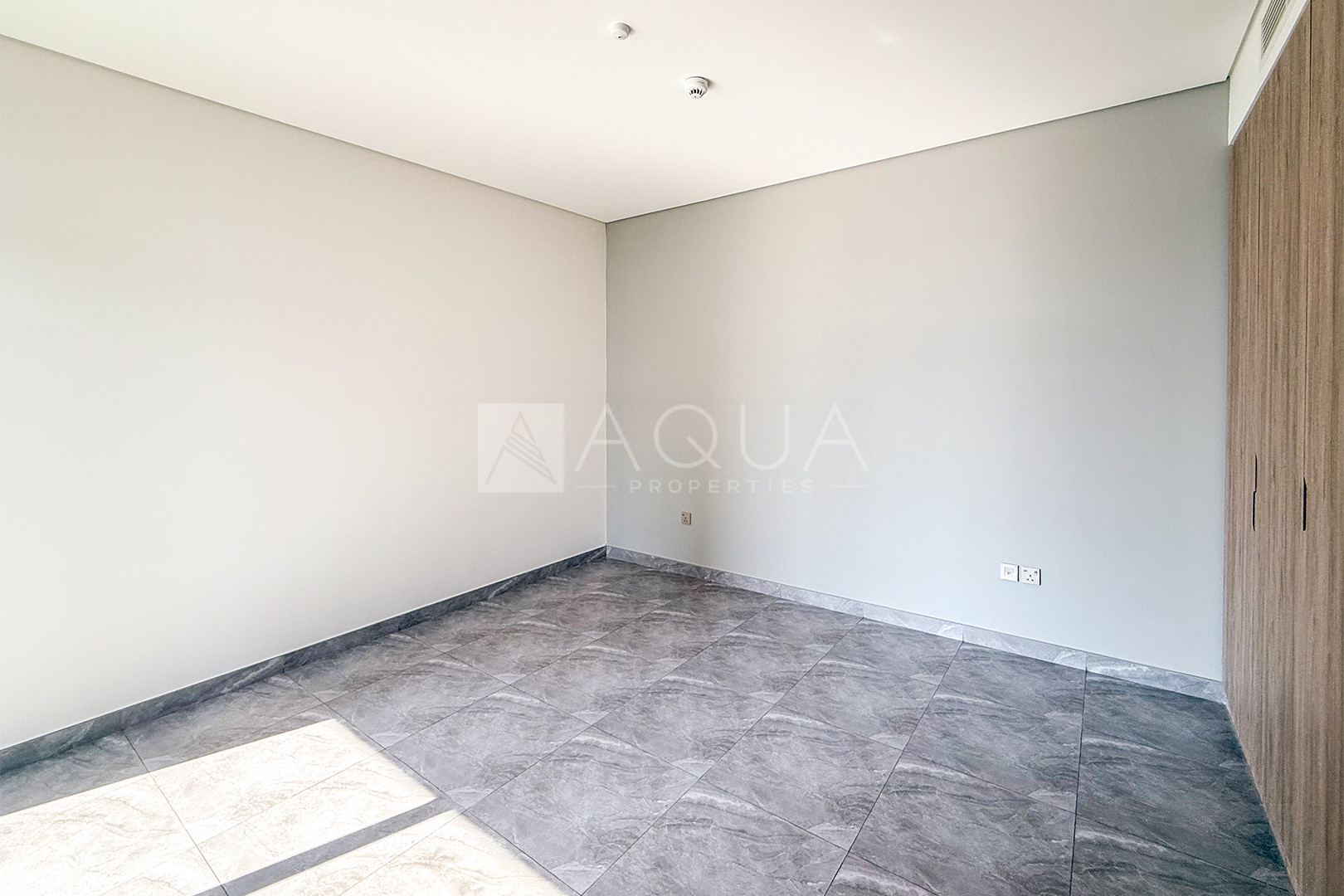 BRAND NEW | CANAL VIEW | SPECIOUS LAYOUT