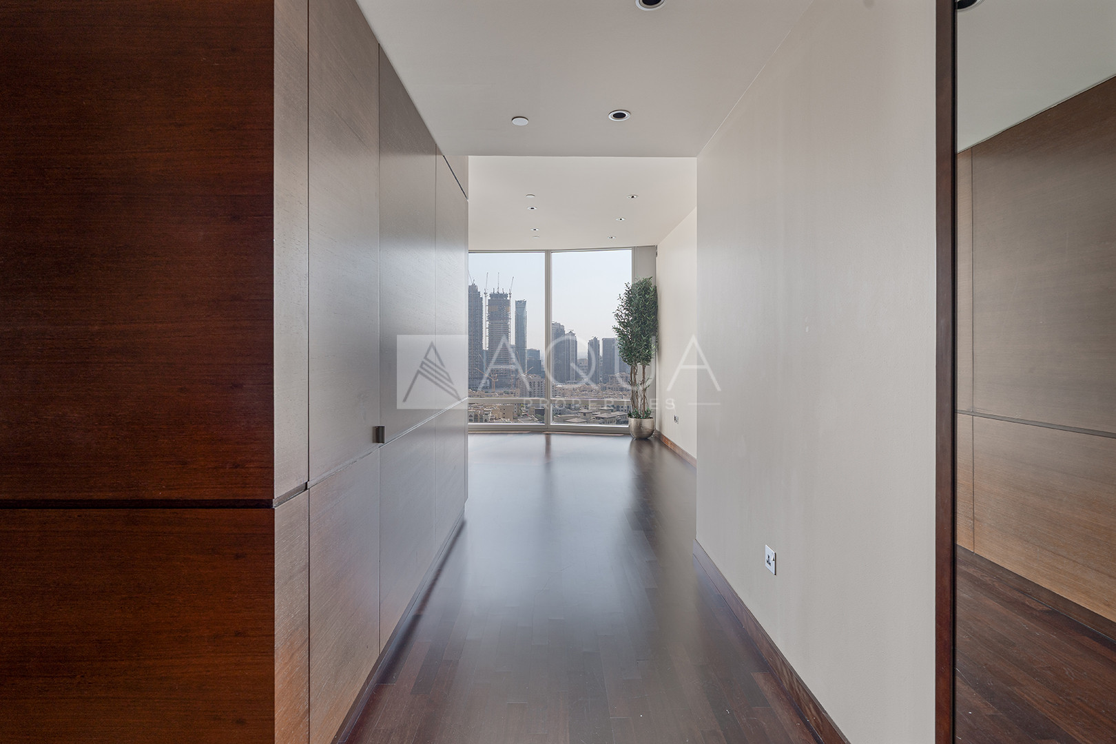 2BR LUXURY | FOUNTAIN VIEW | ONE LIFT   