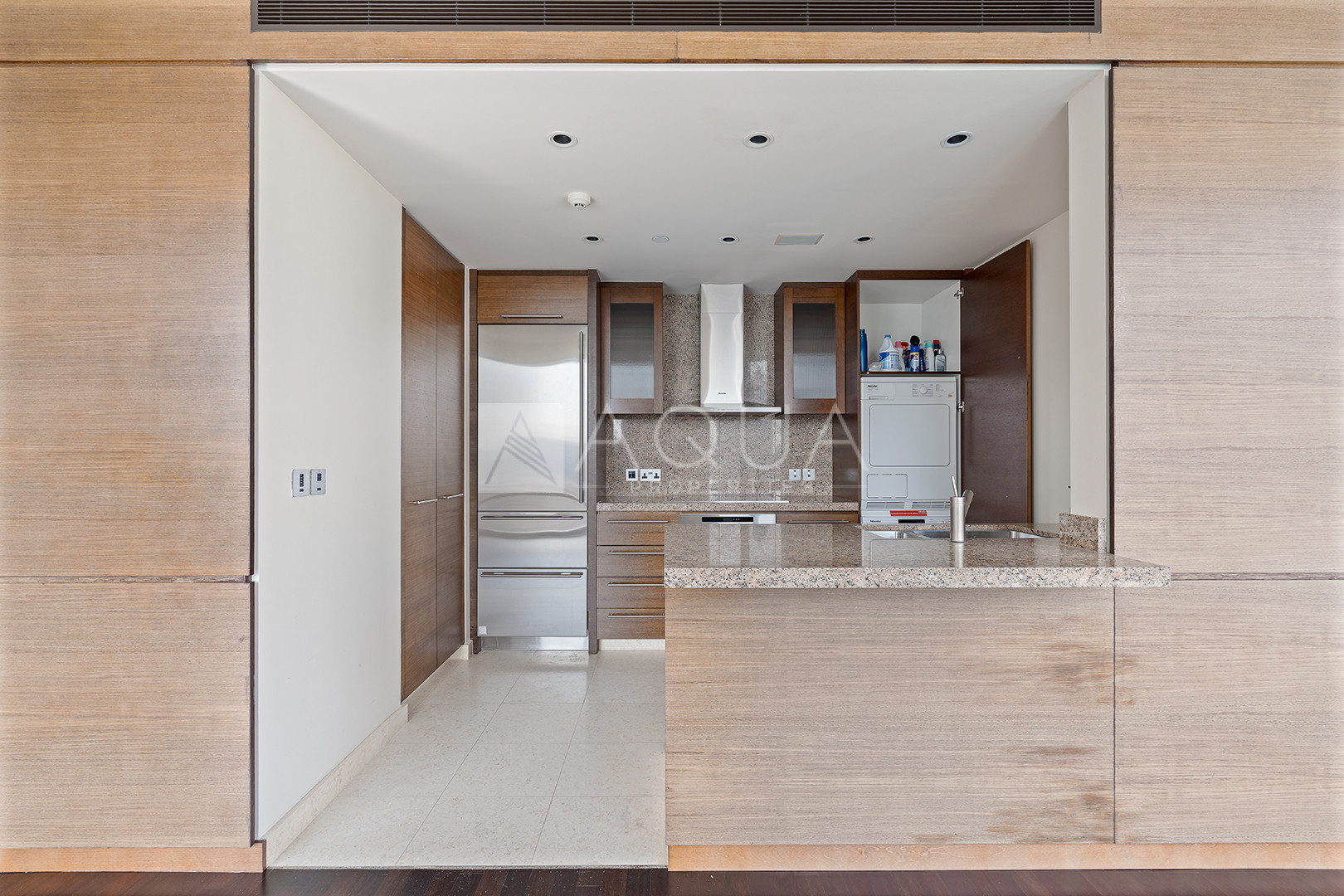 2BR LUXURY | FOUNTAIN VIEW | ONE LIFT   