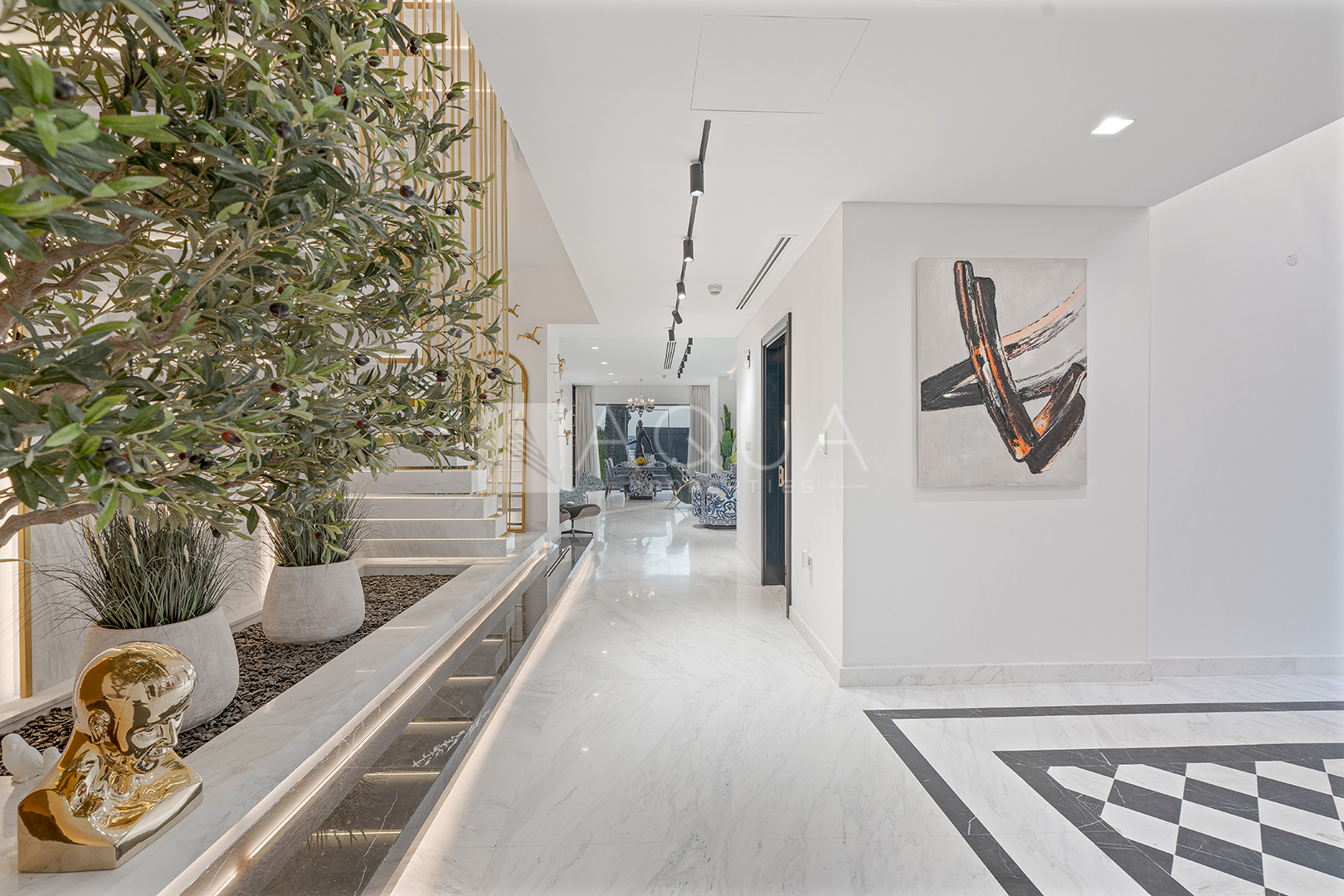 LUXURY DÉCOR | UNRIVALED VIEWS | VACANT 