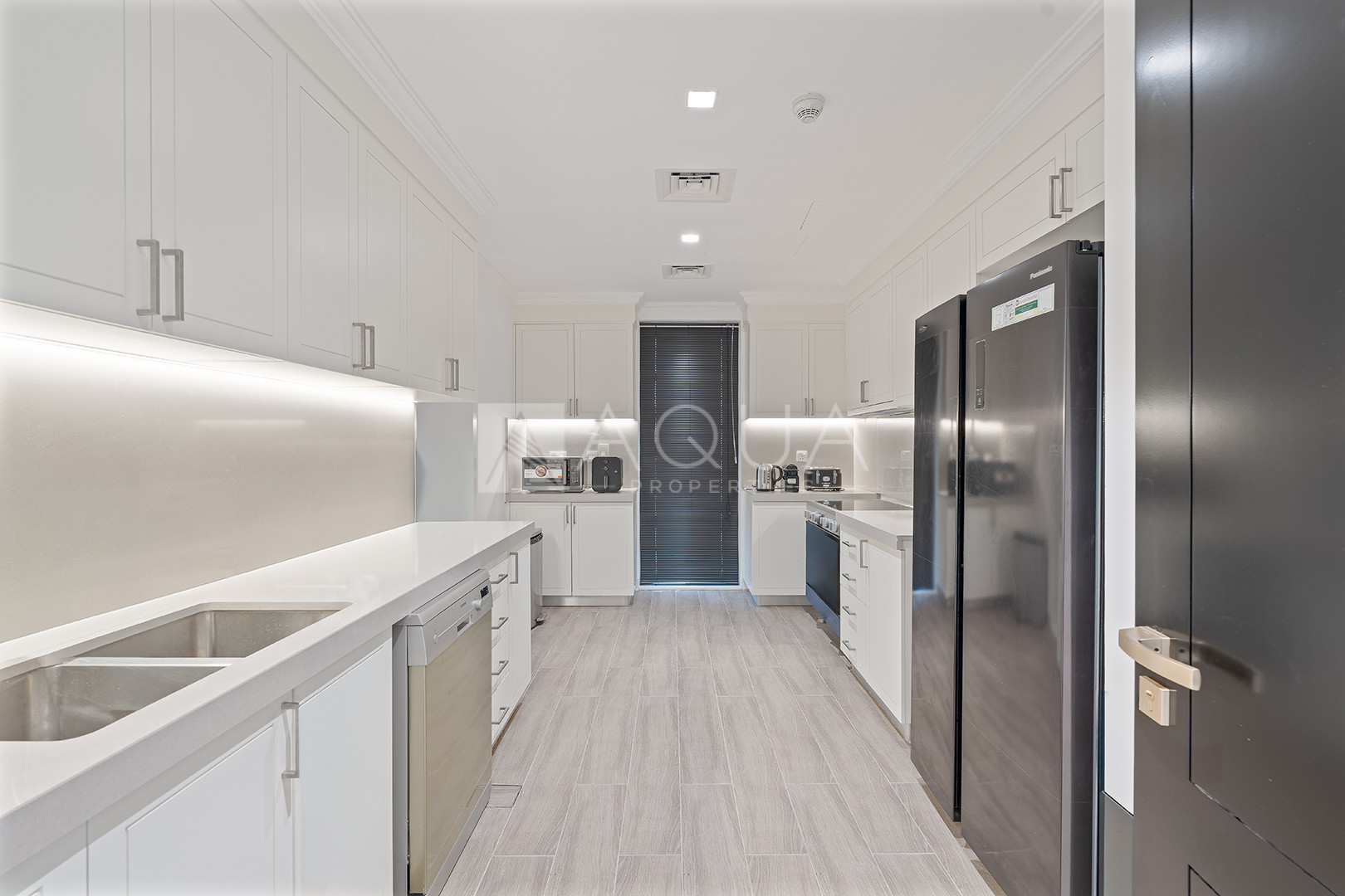 LUXURY DÉCOR | UNRIVALED VIEWS | VACANT 