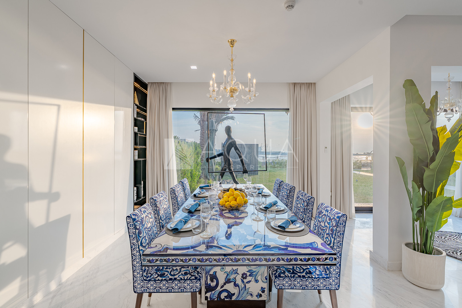 LUXURY DÉCOR | UNRIVALED VIEWS | VACANT 