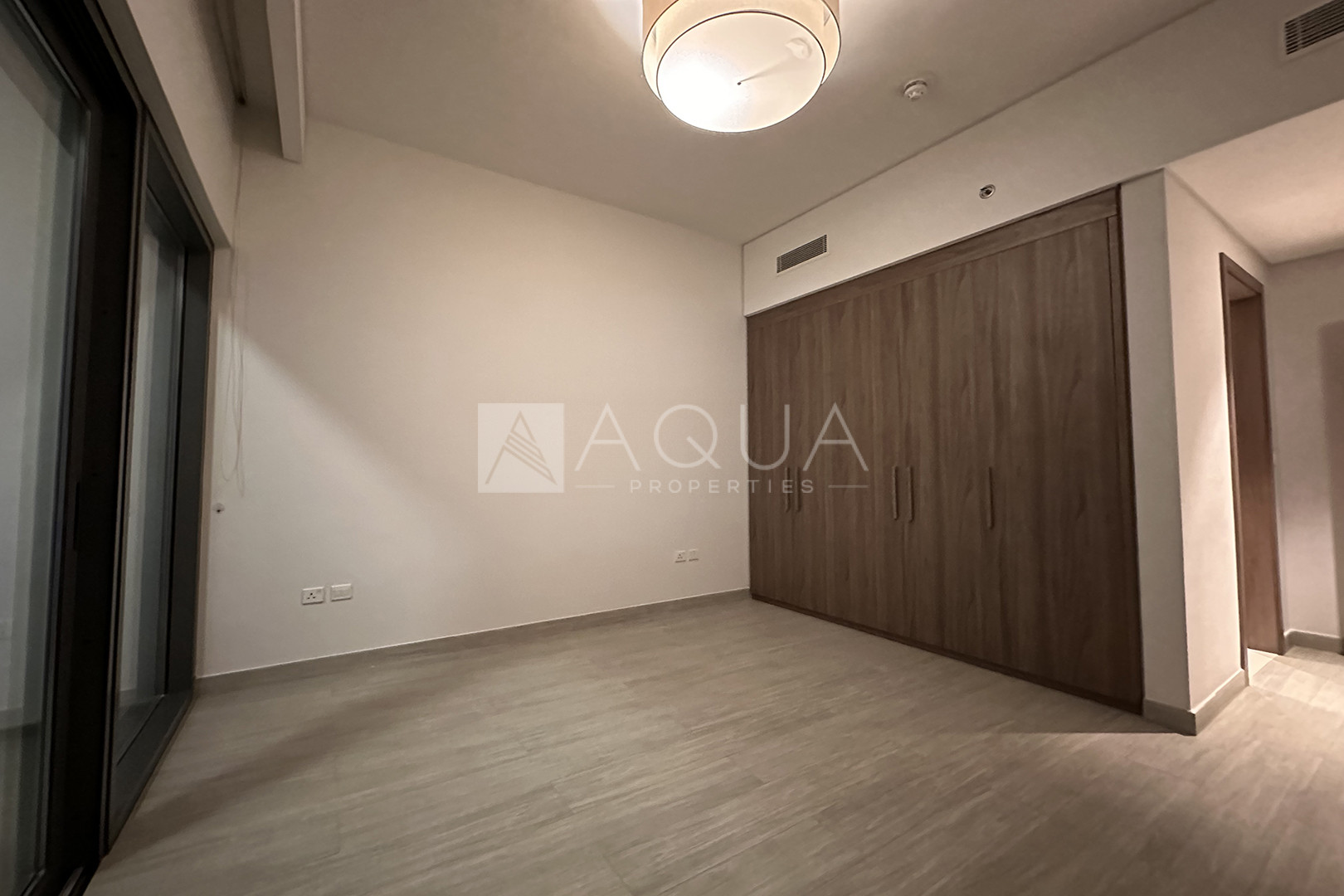 Burj Khalifa View | Vacant | 4 Cheques  