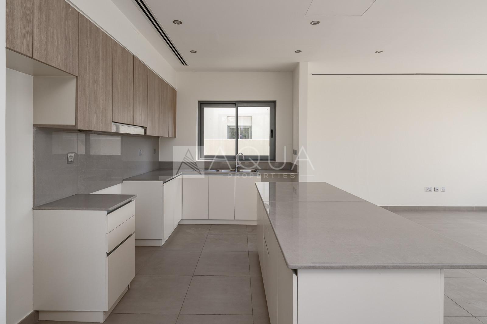 Perfect Family Home | Large Plot | Vacant NOW