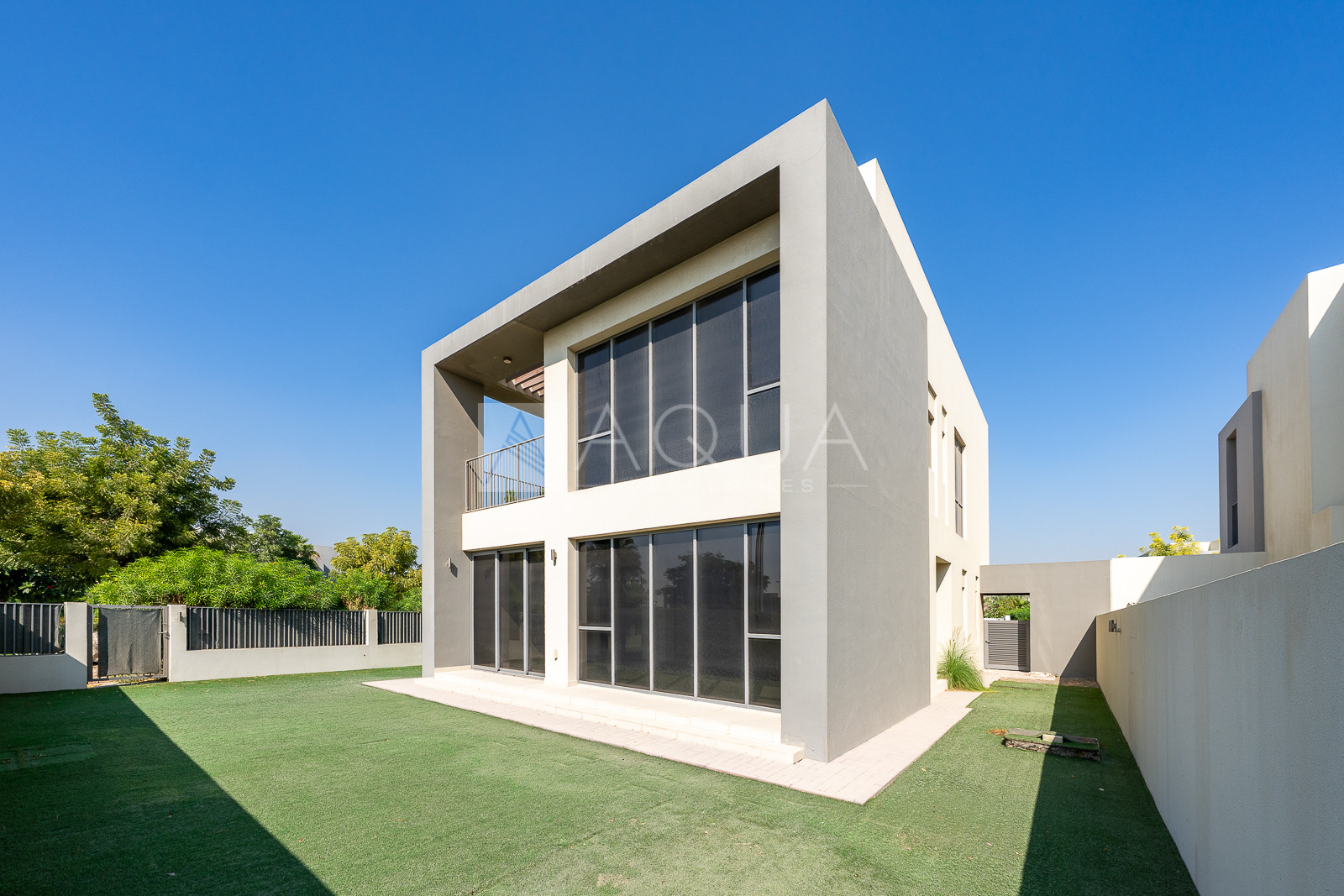 Perfect Family Home | Large Plot | Vacant NOW