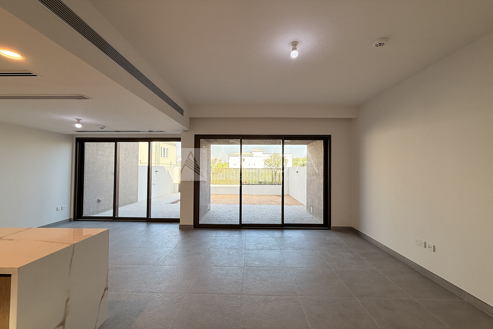 SINGLE ROW| READY TO MOVE IN | BRAND NEW