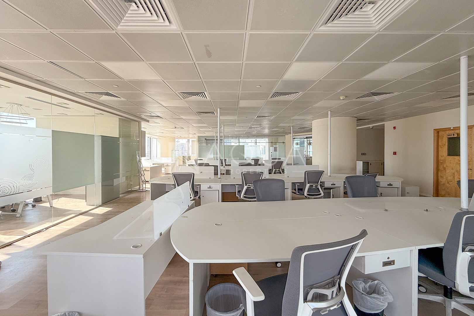 ULTRA LUXURY | VACANT | 11 PARKING SPACE