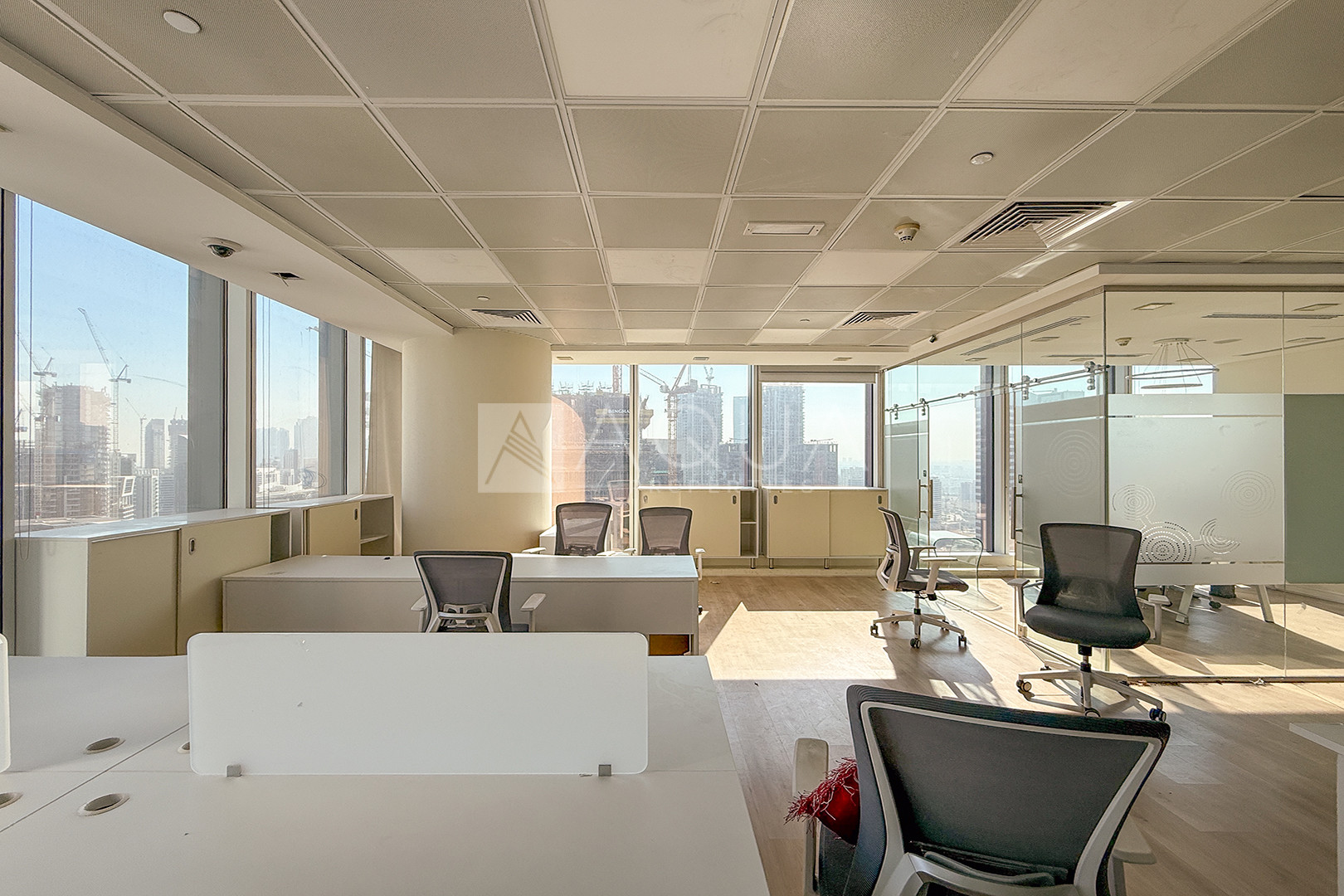 ULTRA LUXURY | VACANT | 11 PARKING SPACE