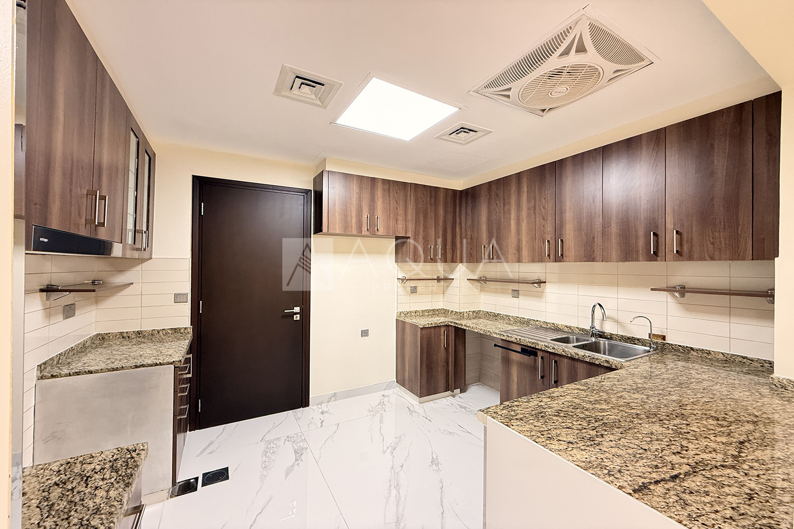 SINGLE ROW | UPGRADES DONE | LANDSCAPED 