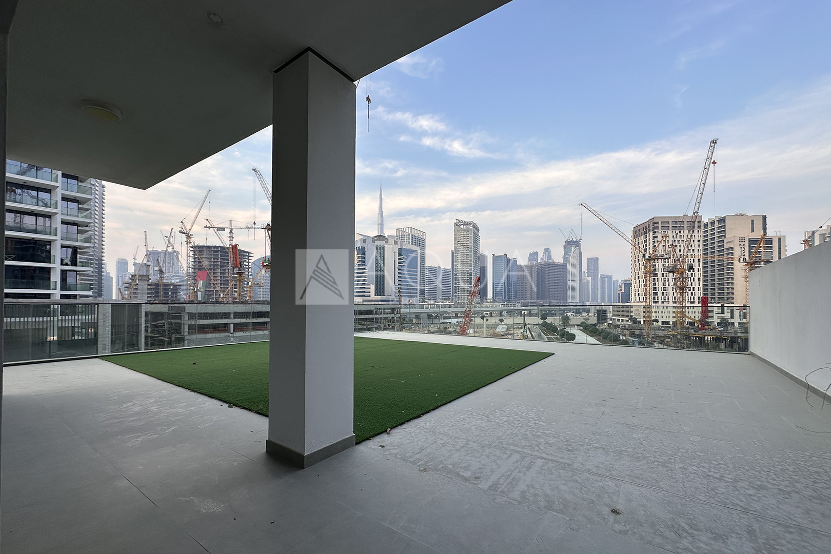 Burj Khalifa View | Big Balcony | 4 Cheques