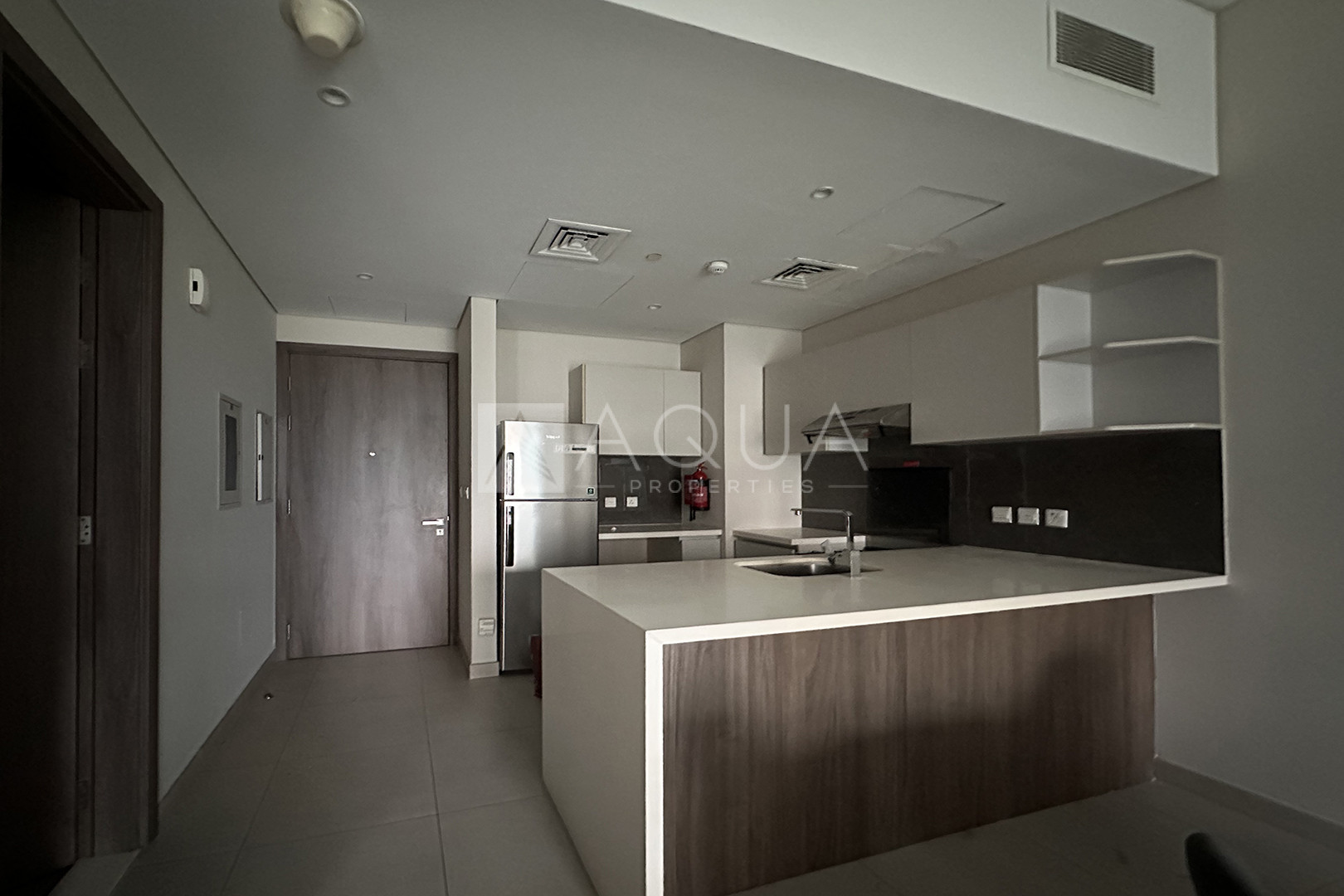 Burj Khalifa View | Big Balcony | 4 Cheques