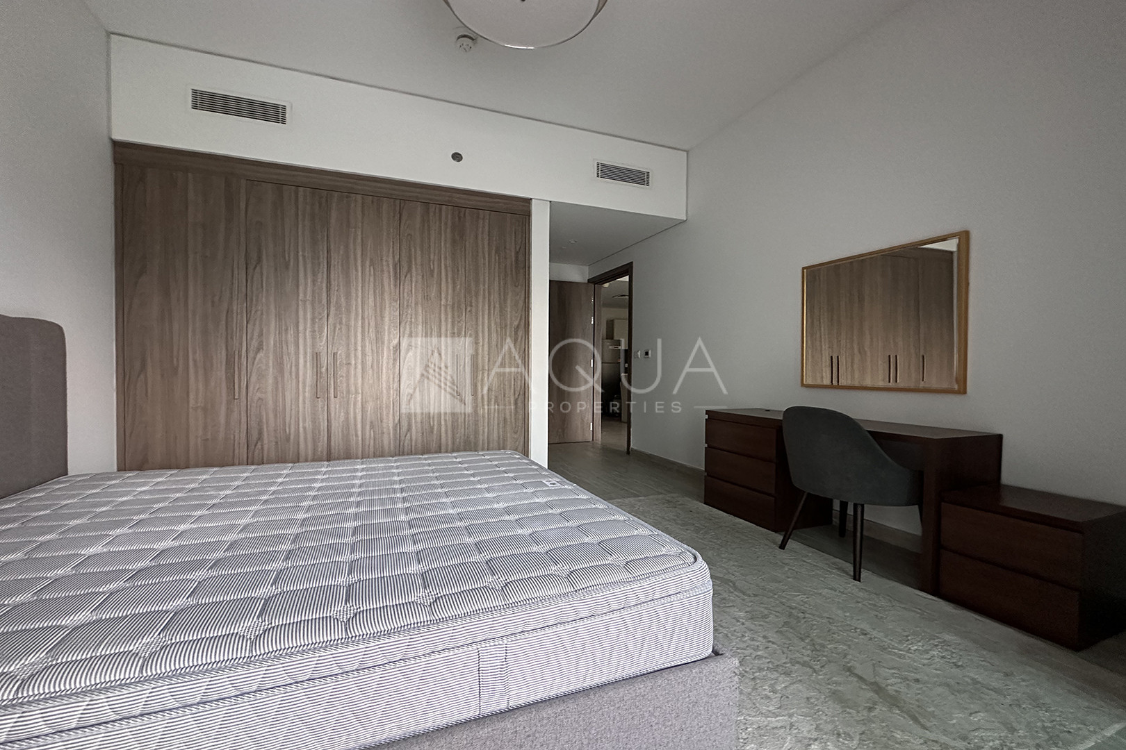 Burj Khalifa View | Big Balcony | 4 Cheques