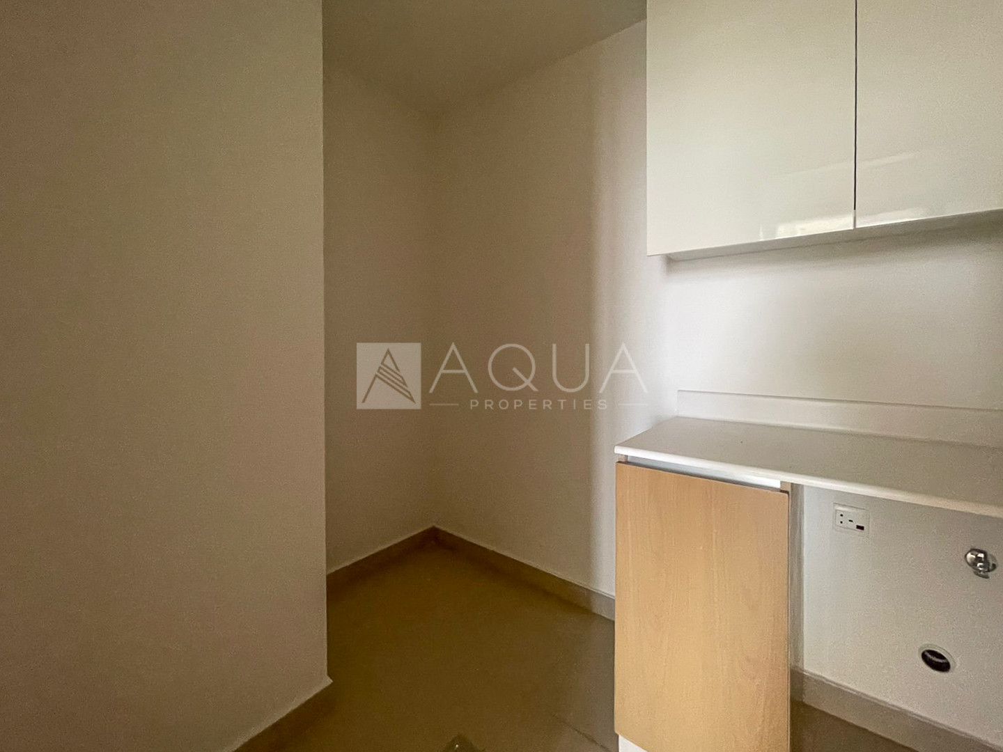 Vacant | Corner Unit | Direct Park Access