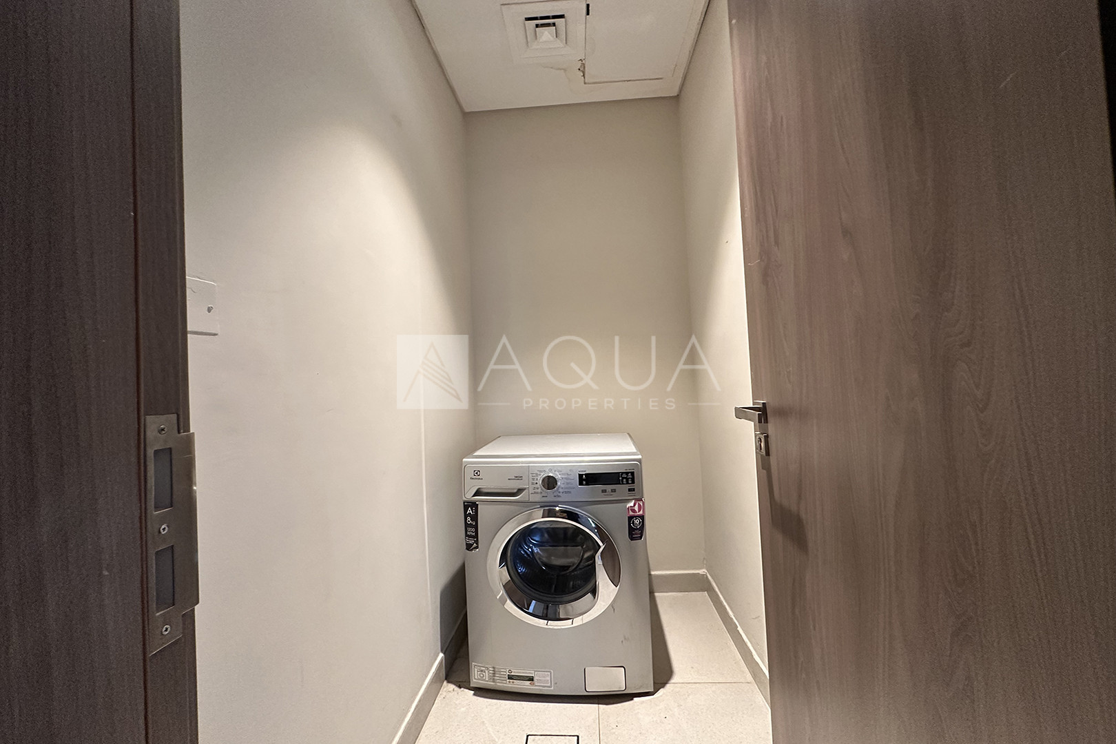 Fully Furnished | Community View | 4 Cheques