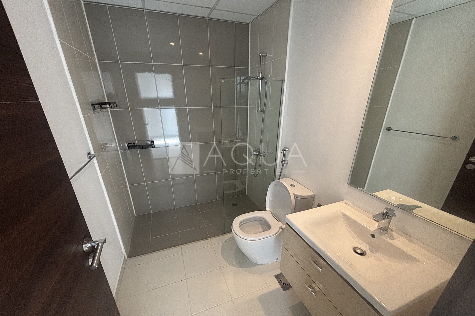 Corner 3BR+Maid | Vacant | Upgraded Plot