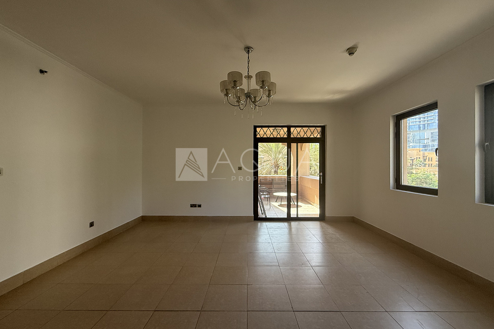 Chiller Free | Fully Fitted Open Kitchen | Well Maintained