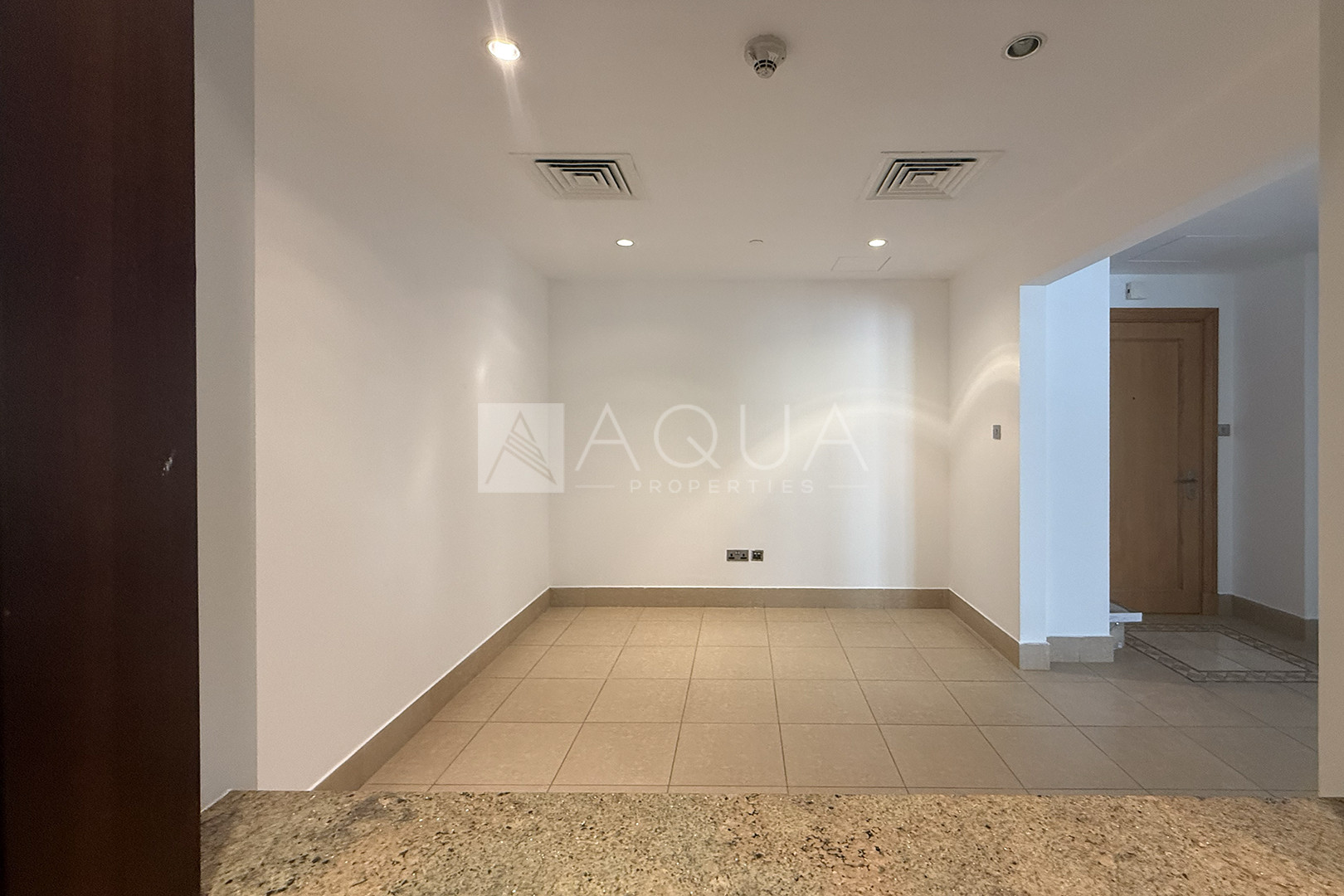 Chiller Free | Fully Fitted Open Kitchen | Well Maintained